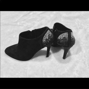 Like new Aldo black studded heels